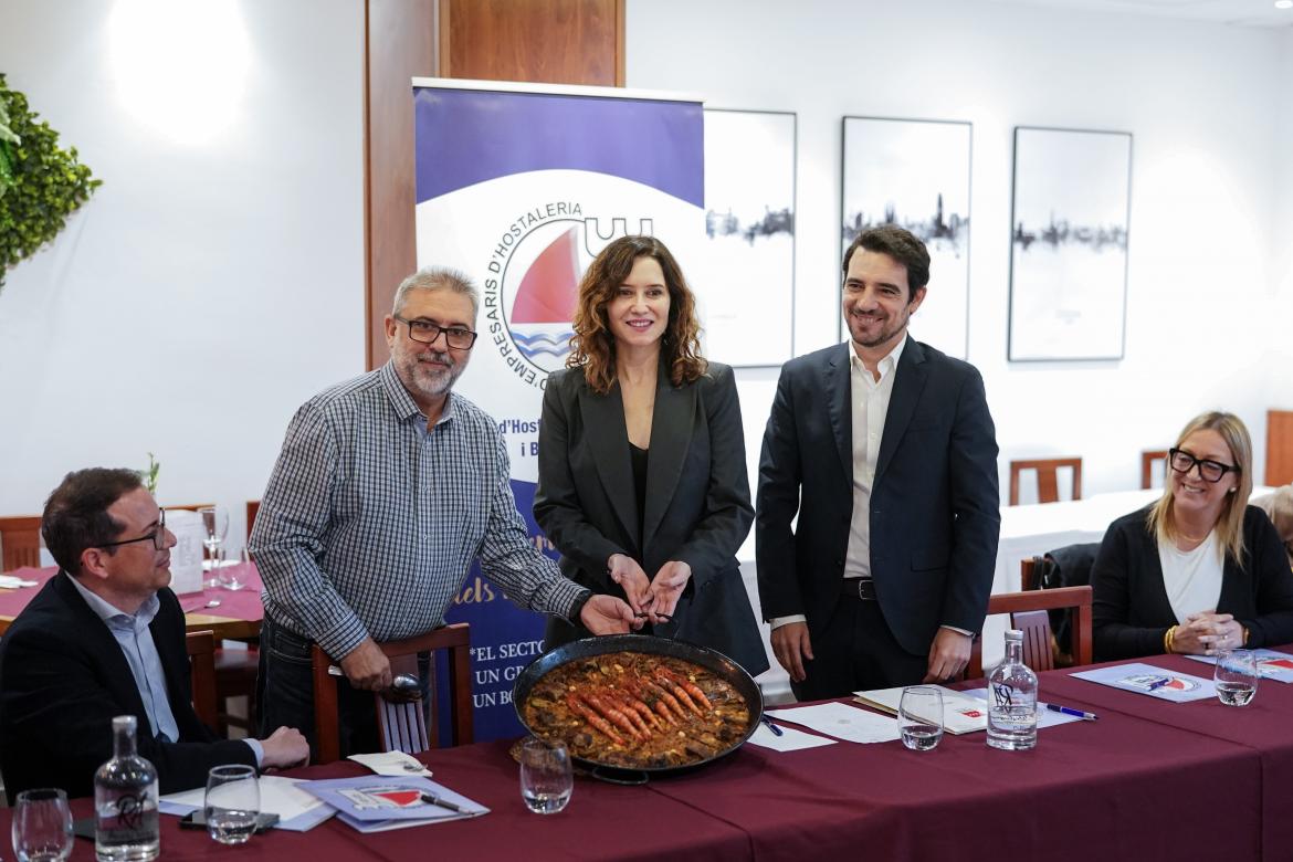 Díaz Ayuso apoya al sector de la hostelería con la defensa de la liberalización de horarios y la eliminación de trabas burocráticas