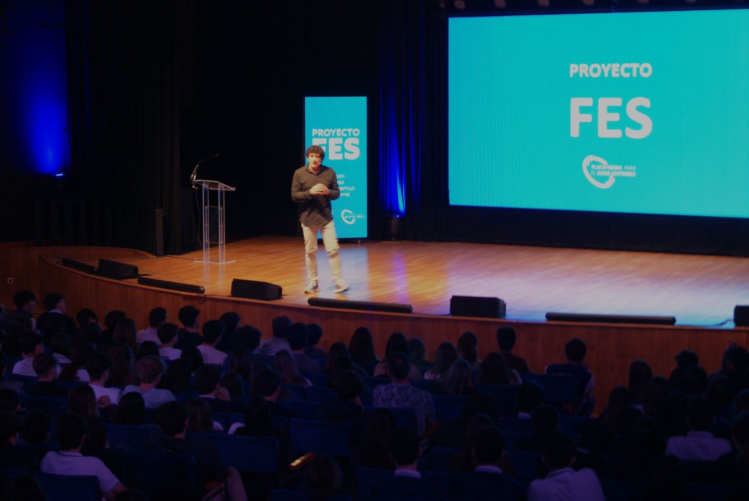 El Proyecto FES arranca en Baleares de la mano de CAEB, con la presencia del Director General de Empresa, Autónomos y Comercio, y conducido por el divulgador Jero García
FOTOS