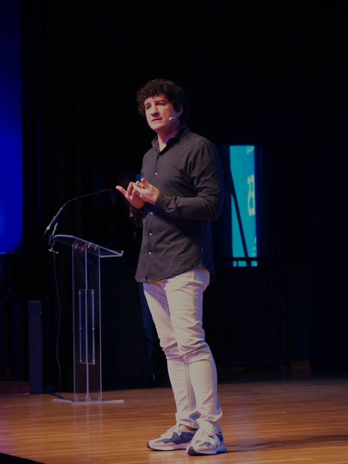 El Proyecto FES arranca en Baleares de la mano de CAEB, con la presencia del Director General de Empresa, Autónomos y Comercio, y conducido por el divulgador Jero García
FOTOS