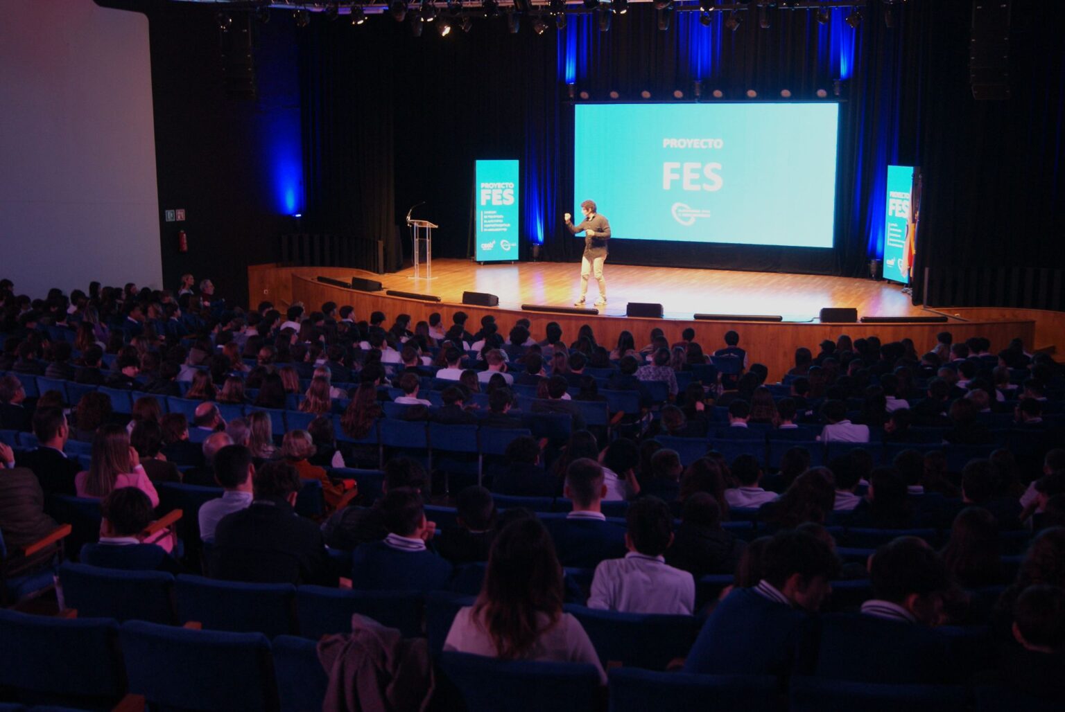 El Proyecto FES arranca en Baleares de la mano de CAEB, con la presencia del Director General de Empresa, Autónomos y Comercio, y conducido por el divulgador Jero García
FOTOS
