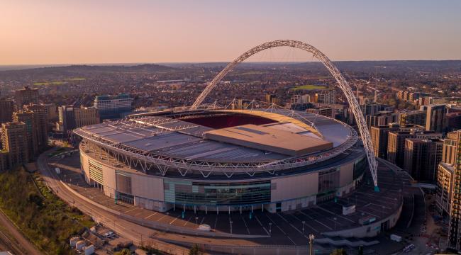 Entain offers a once-in-a-lifetime opportunity for football fans to play on the UEFA Europa League Final stage