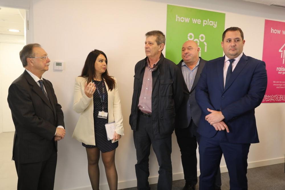 Juan Vivas, presidente de Ceuta y flamante Embajador del Juego Responsable 2024, visita las nuevas instalaciones de 888 en Ceuta
FOTOS