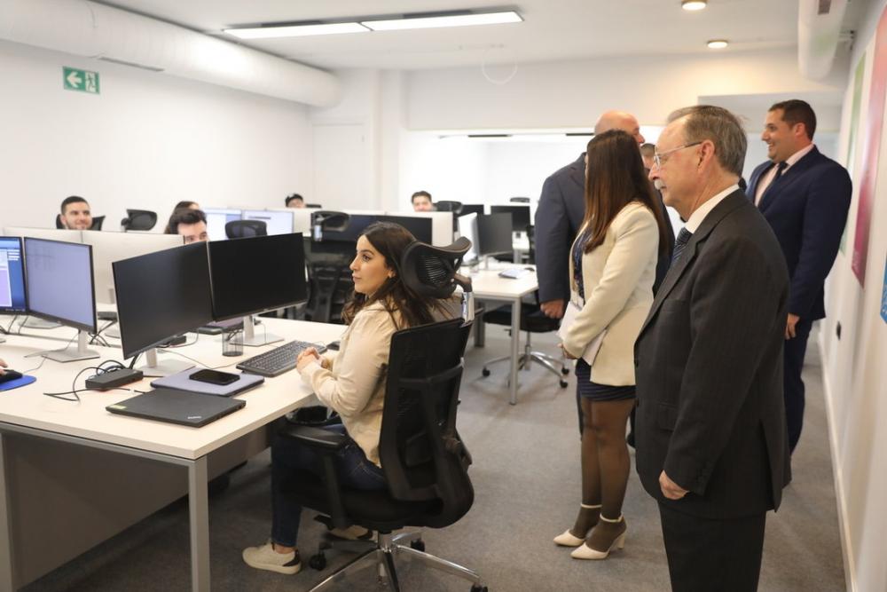 Juan Vivas, presidente de Ceuta y flamante Embajador del Juego Responsable 2024, visita las nuevas instalaciones de 888 en Ceuta
FOTOS