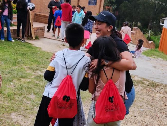 Zitro realiza una importante donación de kits escolares a alumnos vulnerables en Bogotá FOTOS