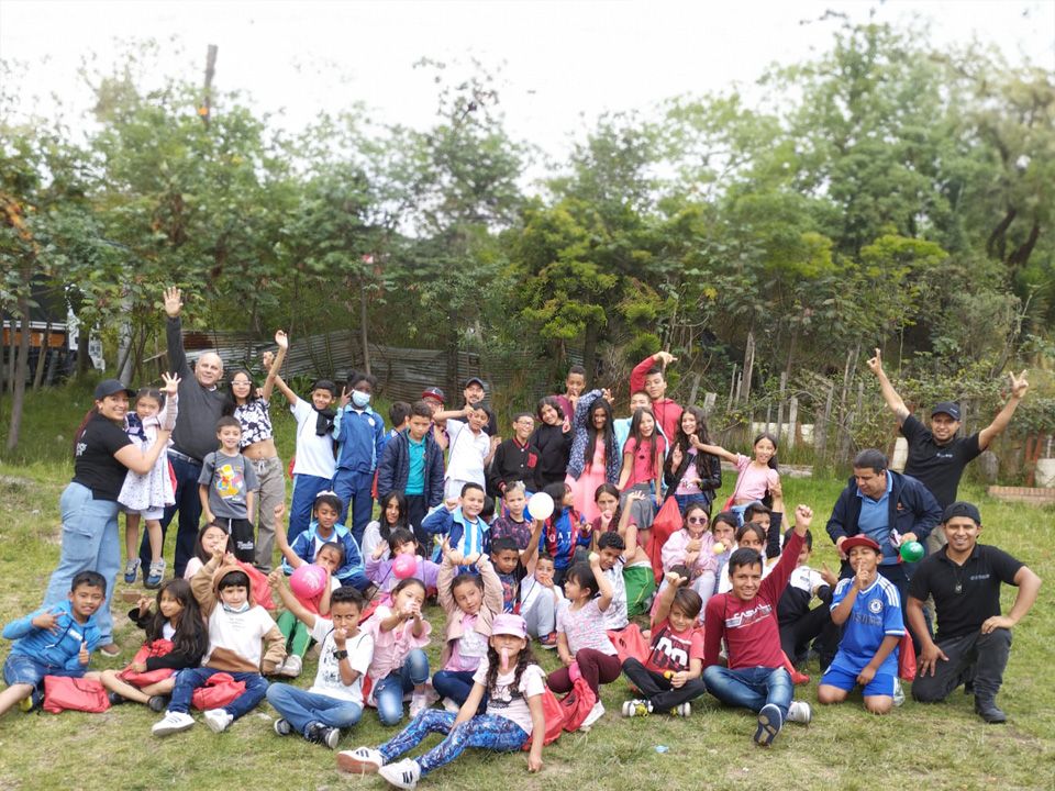 Zitro realiza una importante donación de kits escolares a alumnos vulnerables en Bogotá
FOTOS