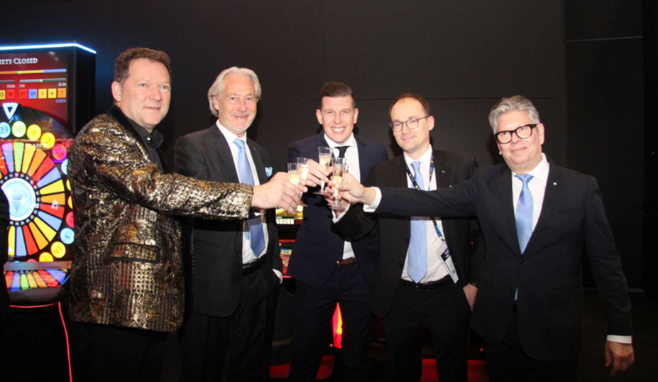 En la foto (de izq a dcha): Goran Miškulin (Spintec CEO), Jürgen Stühmeyer (Member of the Board for Merkur Sales &Technology) Goran Sovilj (Spintec Global Sales Director), Dominik Raasch (CEO adp Merkur GmbH), Carlos Chacón (Merkur Dosniha CEO)