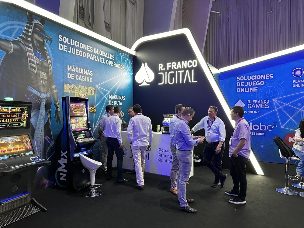 R. Franco, un grande en la Feria GAT de Cartagena de Indias
FOTOS