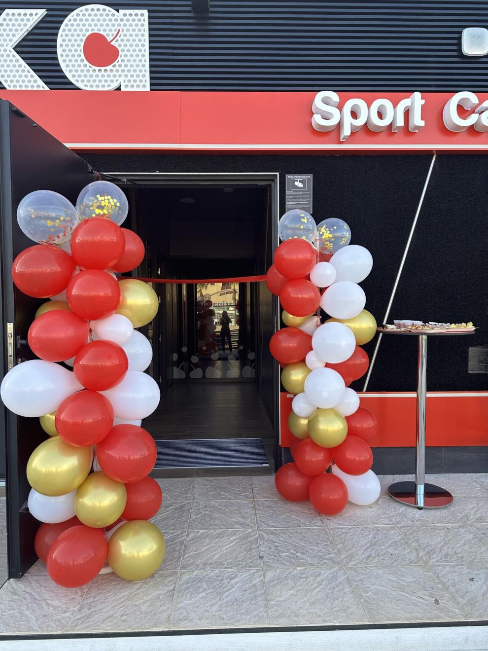 Tiki Taka celebra la inauguración de su nuevo salón en Orihuela Costa