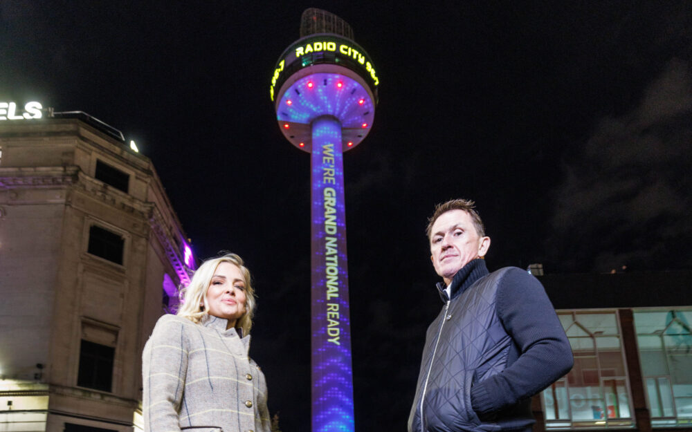 WILLIAM HILL iluminó LIVERPOOL con una proyección visual en 3D en vísperas del Grand National