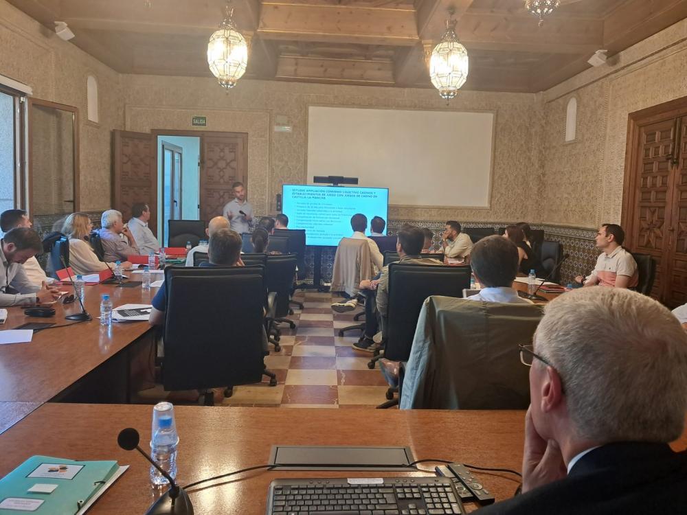 AESCAM estudia adherirse al convenio de establecimientos de juegos de casino existente en Castilla-La Mancha