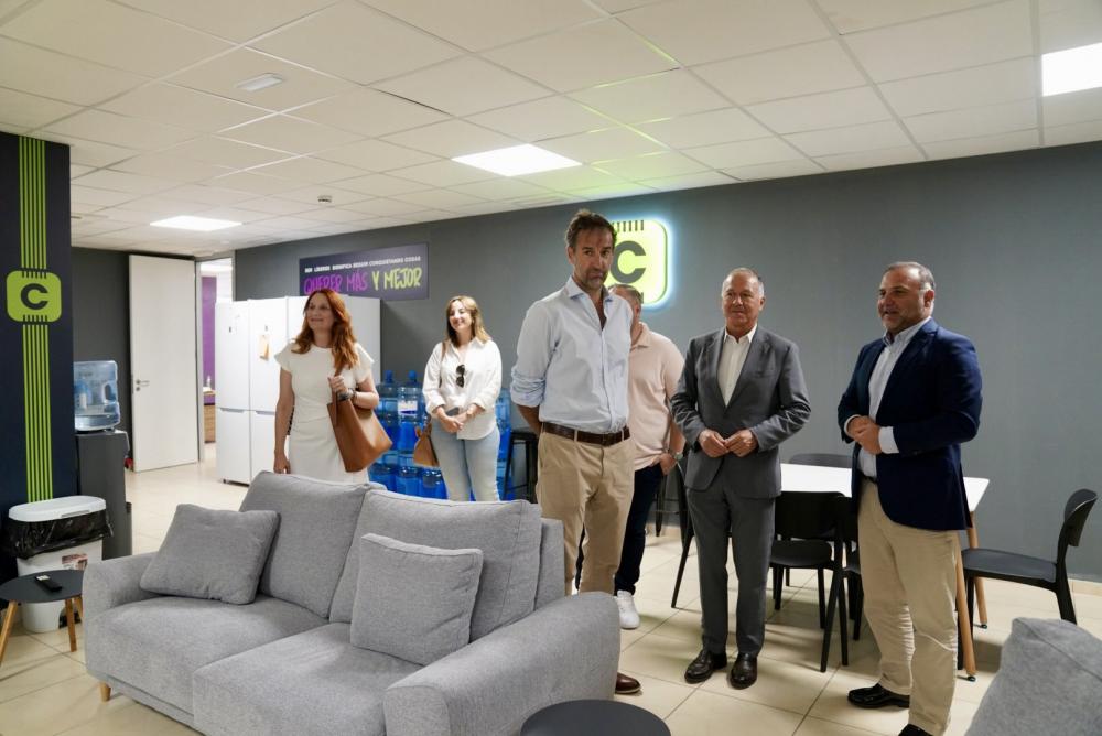 El Vicepresidente 1º del Gobierno de Melilla, Miguel Marín, visita las nuevas oficinas de Codere