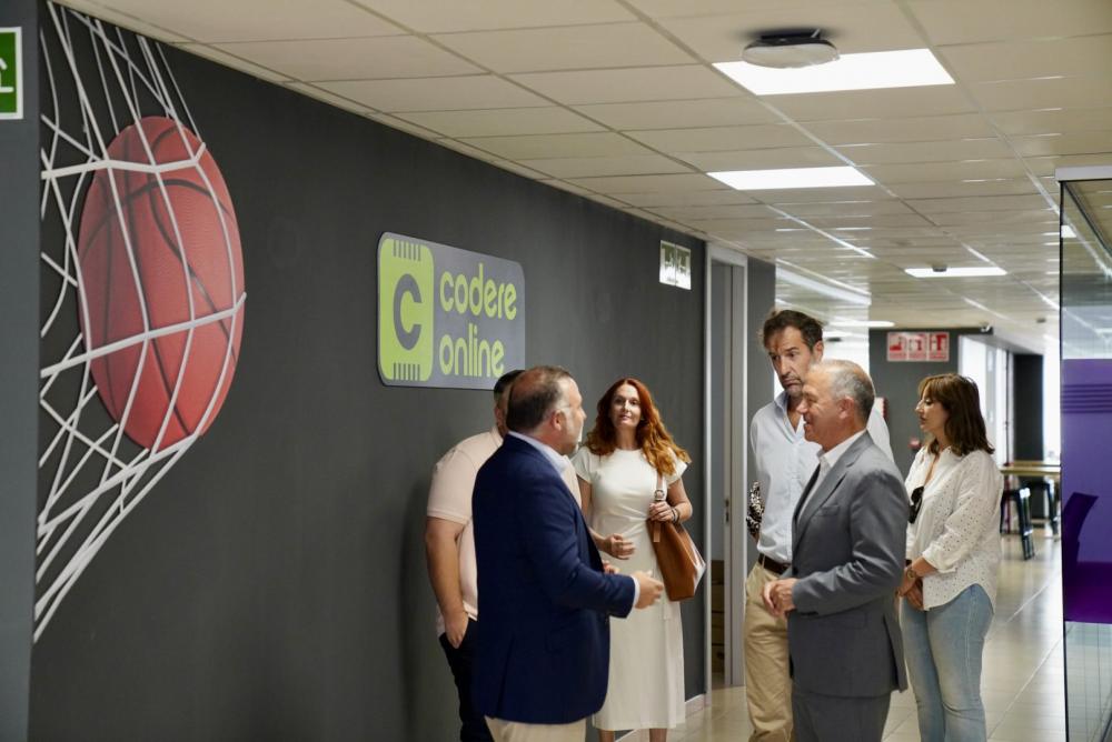 El Vicepresidente 1º del Gobierno de Melilla, Miguel Marín, visita las nuevas oficinas de Codere