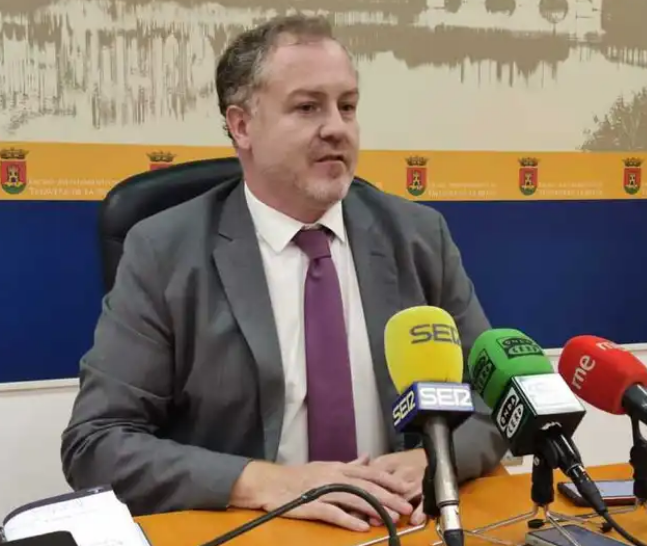 El concejal del grupo municipal socialista de Talavera de la Reina informa sobre la sentencia del Tribunal superior de justicia