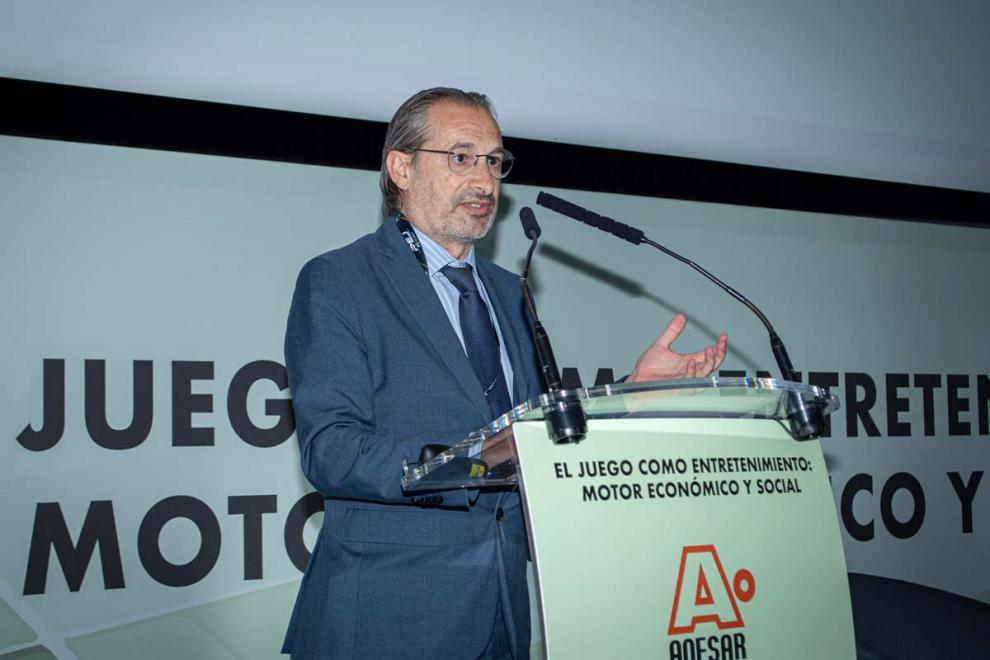 José Vall define el Congreso de ANESAR como "una mesa de terapia" y concluye apelando a la necesidad de la adaptación a los nuevos medios de pago en el sector