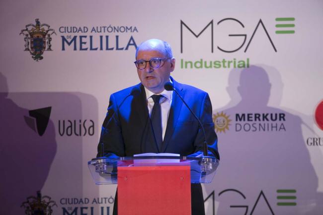 Carlos Juan González López de Fundación Automáticos Tineo recogiendo su reciente PREMIO INFOPLAY en el Teatro Real de Madrid