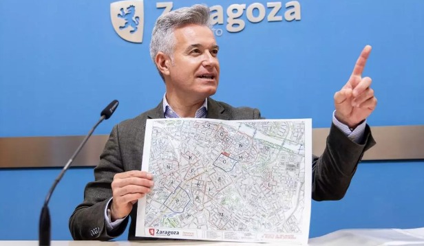 El concejal de Urbanismo, Víctor Serrano, en la presentación del nuevo mapa de Zonas Saturadas / AYUNTAMIENTO DE ZARAGOZA