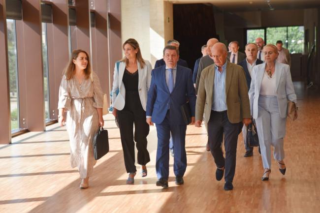Luis Miguel González Gago anuncia nuevas regulaciones en Castilla y León para el segundo semestre de 2024