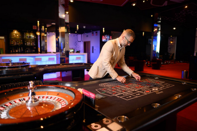 El Casino Cirsa Valencia atrae a un público más joven y amplía su oferta de ocio, según revela su director en una entrevista con Valencia Plaza