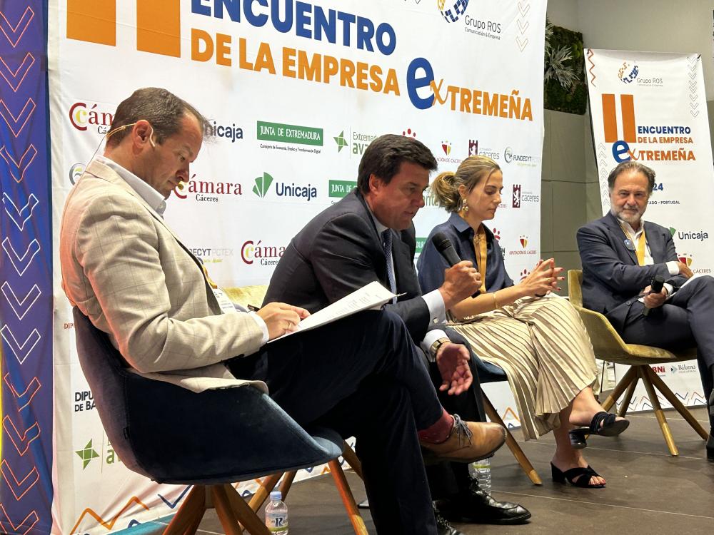 El Consejero extremeño se compromete a escuchar y apoyar a las empresas