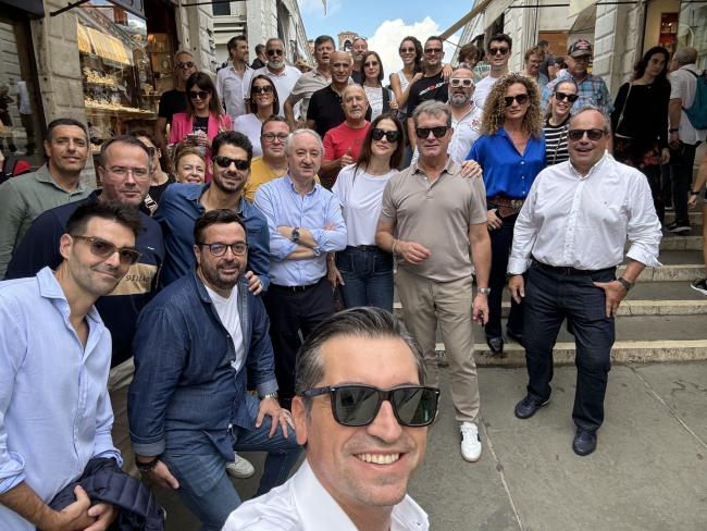Operadores Españoles Realizan Visita a Venecia con MGR Casino Chairs