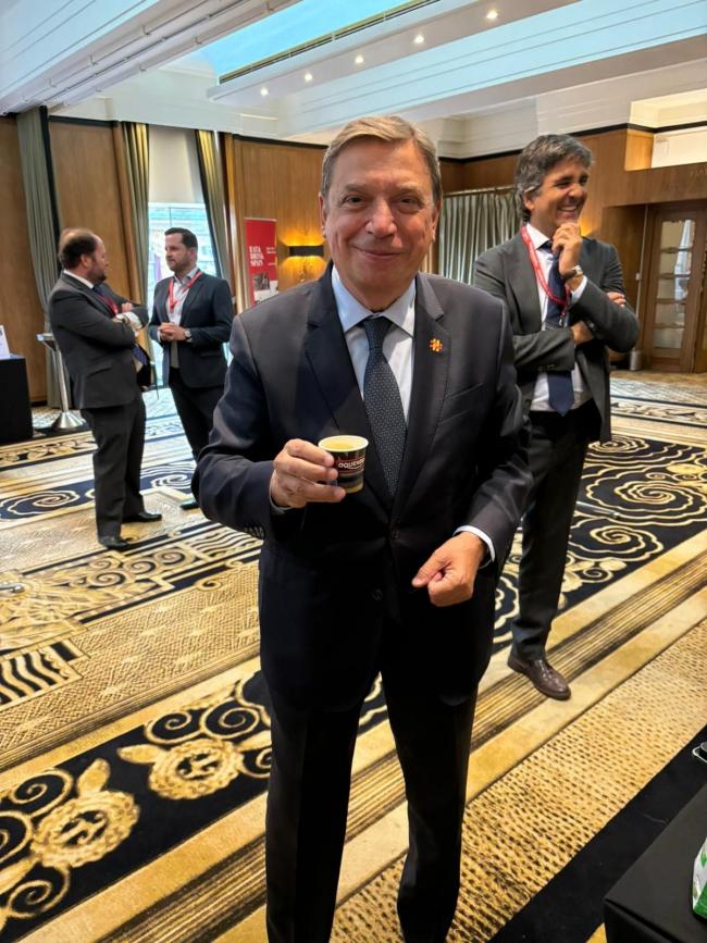 Oquendo, del Grupo Díaz Carbajosa, impresiona al ministro Planas en el Reino Unido