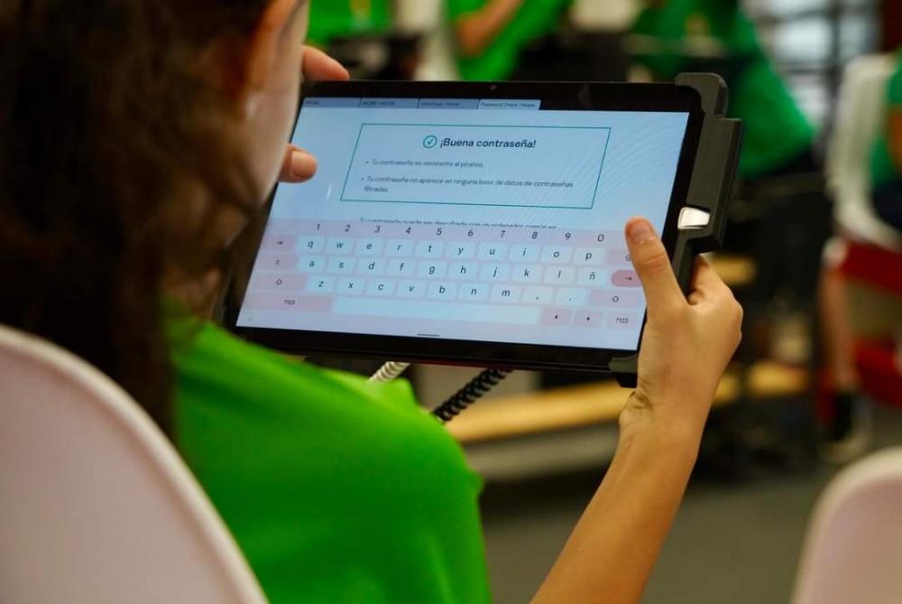 Talleres de Ciberseguridad en Melilla: INCIBE y el Área de Nuevas Tecnologías Promueven la Seguridad en Internet
FOTOS