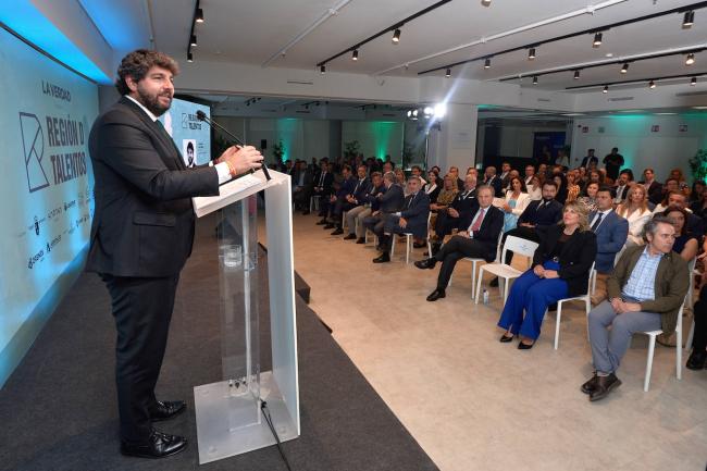 Javier López Cerrón y Grupo Orenes destacan en el foro 'Región de Talentos' en Valencia