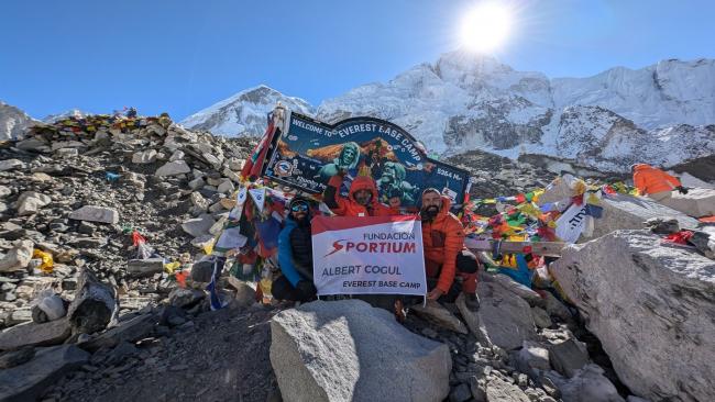 Albert Cogul hace historia en el Everest con el apoyo de Fundación Sportium
