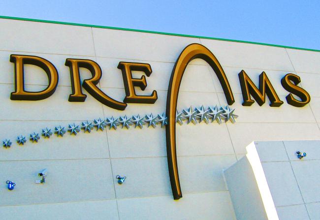 Dreams S.A. enfrenta caída de ingresos y EBITDA en el tercer trimestre de 2024
