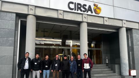 Estudiantes de la UAB visitan CIRSA para conocer sus avanzados sistemas de seguridad.