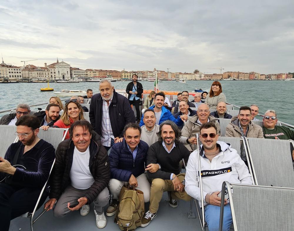 Covimatic agradece la hospitalidad de Guido Rizzo de MGR Casino Chairs en la visita a Venecia