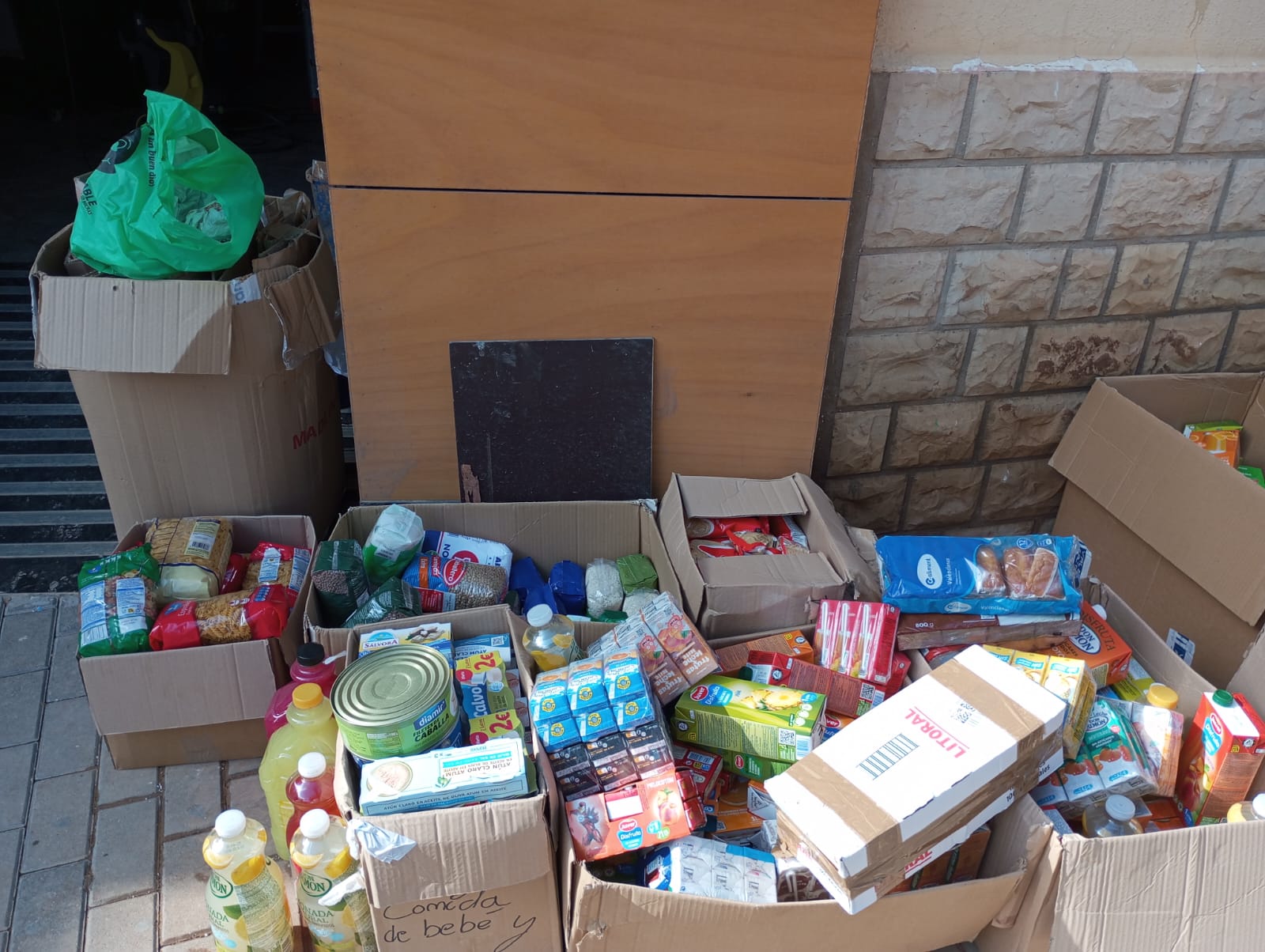 IMPRESIONANTE GALERÍA DE FOTOS
Los salones El Dorado distribuyen ayuda enviada desde Montiel a los afectados en Aldaia y Algemesí