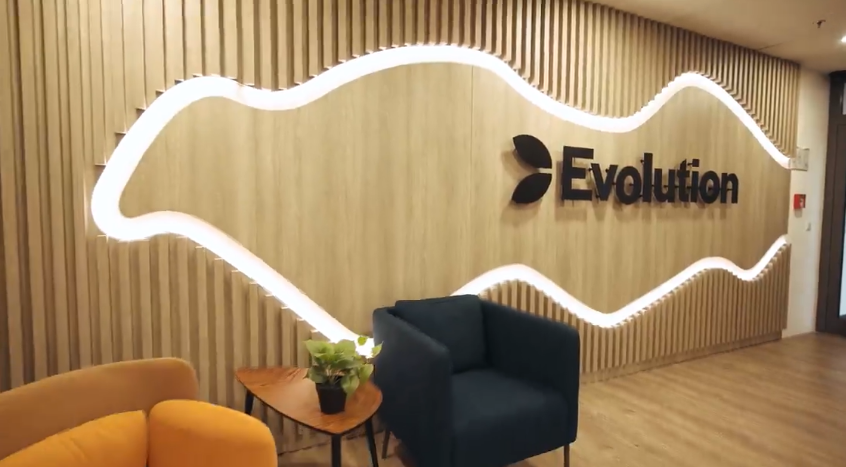 ASÍ ES EL NUEVO ESTUDIO DE EVOLUTION EN PRAGA
VÍDEO