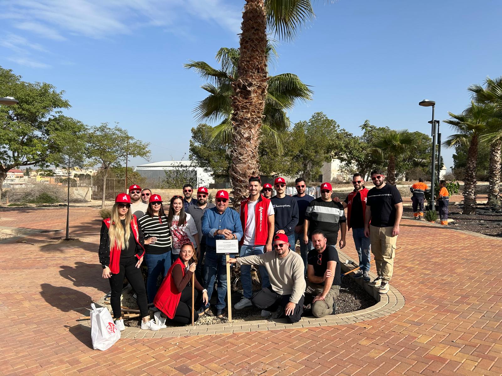 Aupabet impulsa una exitosa acción de reforestación en la Urbanización Cabezo Verde de Alcantarilla