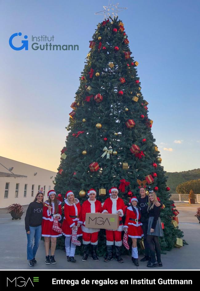MGA lleva ilusión y regalos a los niños del Institut Guttmann en su Fiesta de Navidad