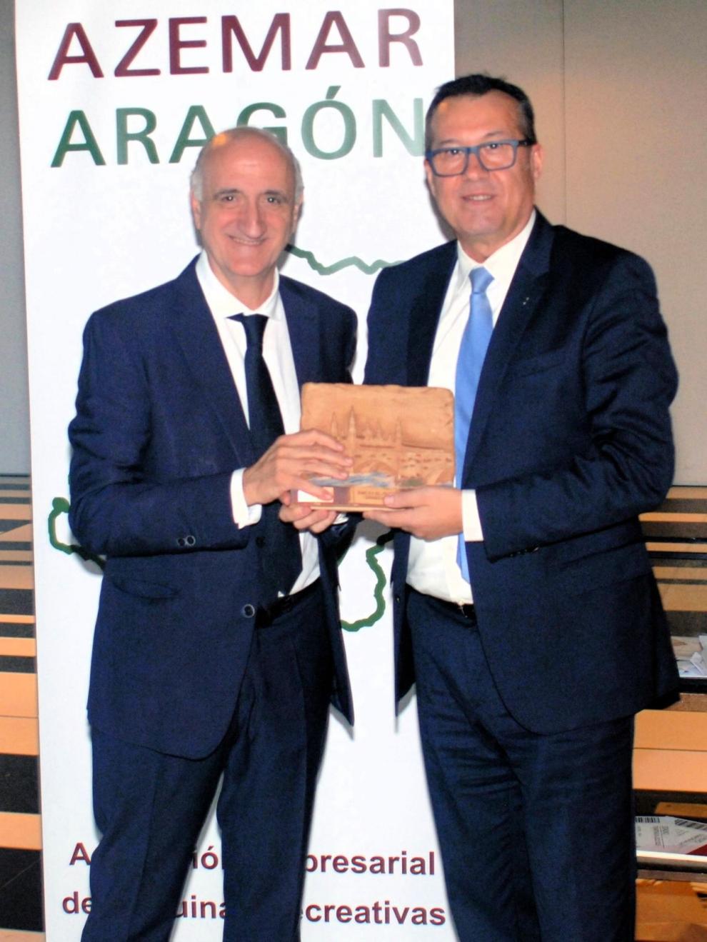 Merkur Dosniha destaca con Selection Bar en la comida anual de AZEMAR: Juegos de salón exclusivos para hostelería 