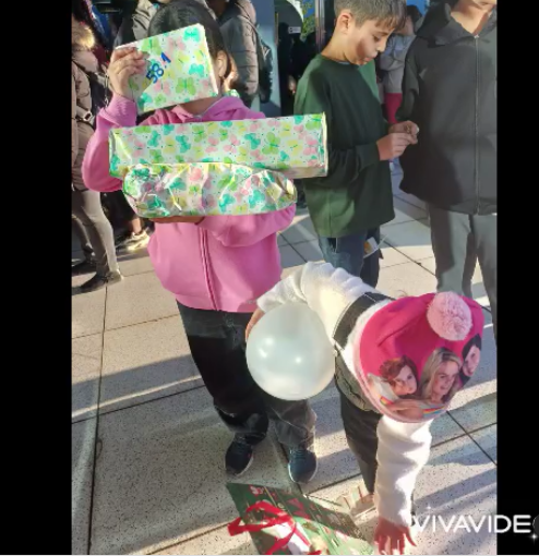 Merkur Dosniha cierra el año con solidaridad y alegría en su Fiesta de Entrega de Regalos: 4.000 REGALOS para familias desfavorecidas
FOTOS