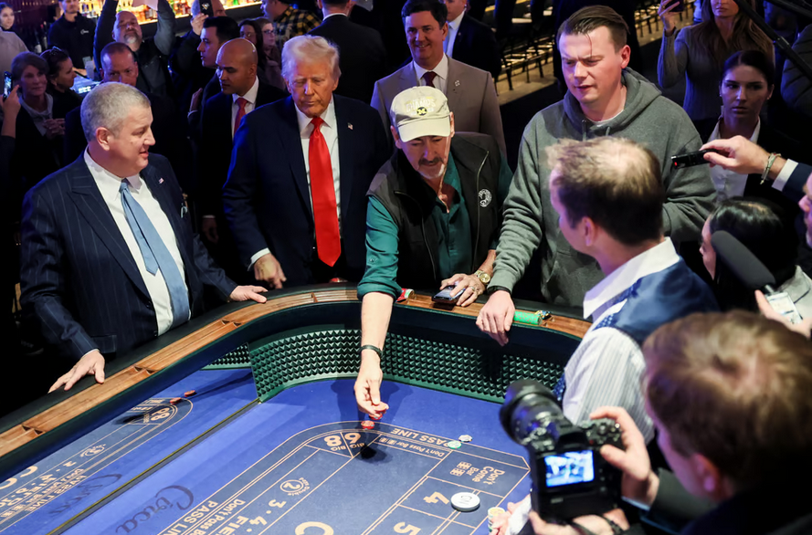El presidente TRUMP visita un Casino de Las Vegas
TRES VÍDEOS