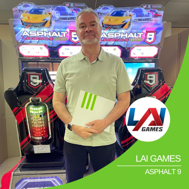 Pere Samperio presenta el emocionante Videojuego de Conducción Asphalt 9 en el área Arcade