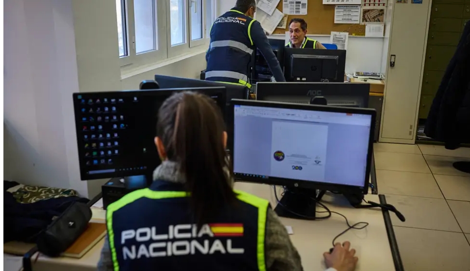 David Calvete y todo su equipo en un amplio reportaje en el diario LA RAZÓN