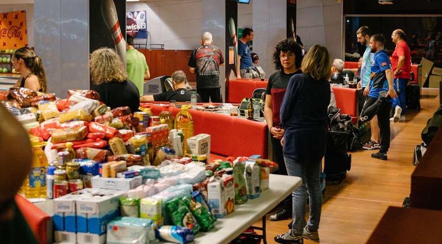 Luckia organiza un torneo de bolos benéfico en Oleiros y reúne más de 400 kilos de alimentos para La Coruña
FOTOS