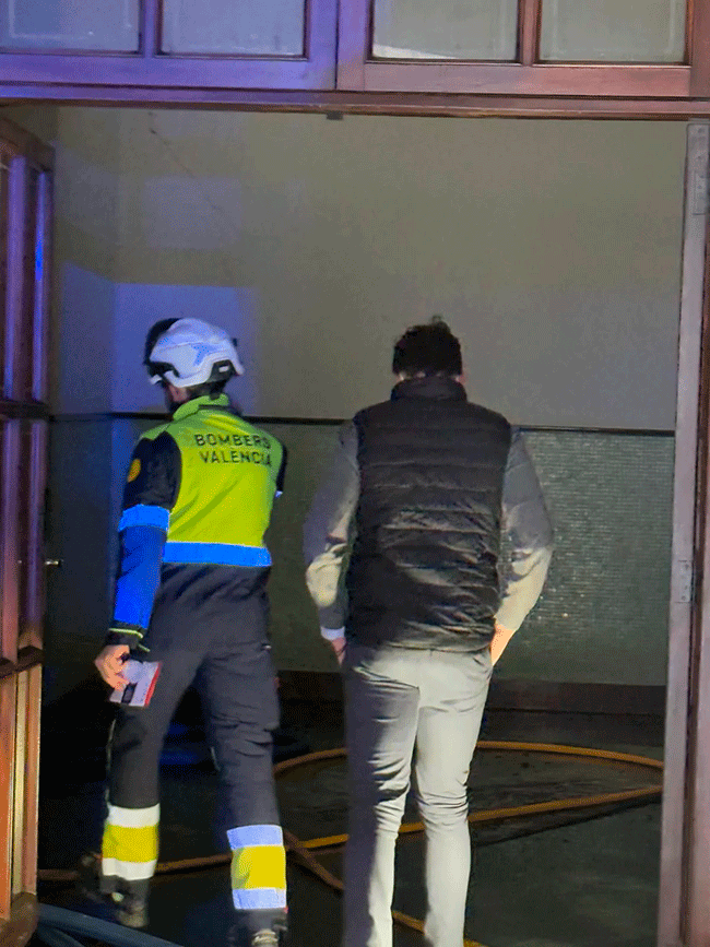 Valencia no levanta cabeza: Ahora un incendio en un céntrico bingo de la capital
FOTOS