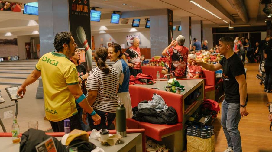 Luckia organiza un torneo de bolos benéfico en Oleiros y reúne más de 400 kilos de alimentos para La Coruña
FOTOS