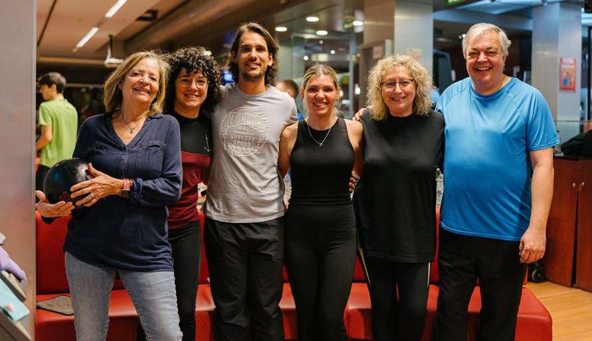 Luckia organiza un torneo de bolos benéfico en Oleiros y reúne más de 400 kilos de alimentos para La Coruña
FOTOS