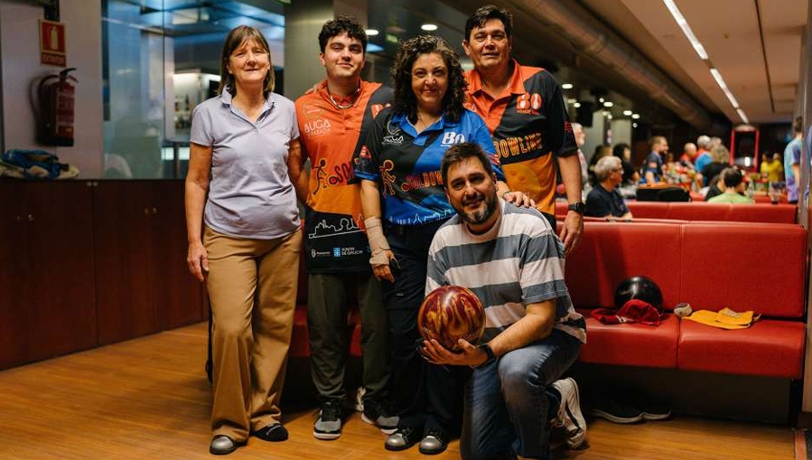 Luckia organiza un torneo de bolos benéfico en Oleiros y reúne más de 400 kilos de alimentos para La Coruña
FOTOS