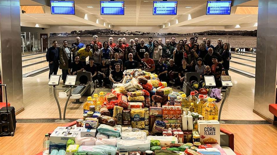 Luckia organiza un torneo de bolos benéfico en Oleiros y reúne más de 400 kilos de alimentos para La Coruña
FOTOS