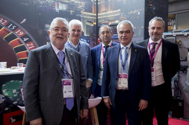 En ICE Barcelona; de izq. a der. José Félix Sanz (ex-presidente de ASE); Juan Torralba (presidente de ASE); Peio de Frutos (anterior secretario ASE); Aitor Uriarte y Joseba Odriozola (actual secretario)