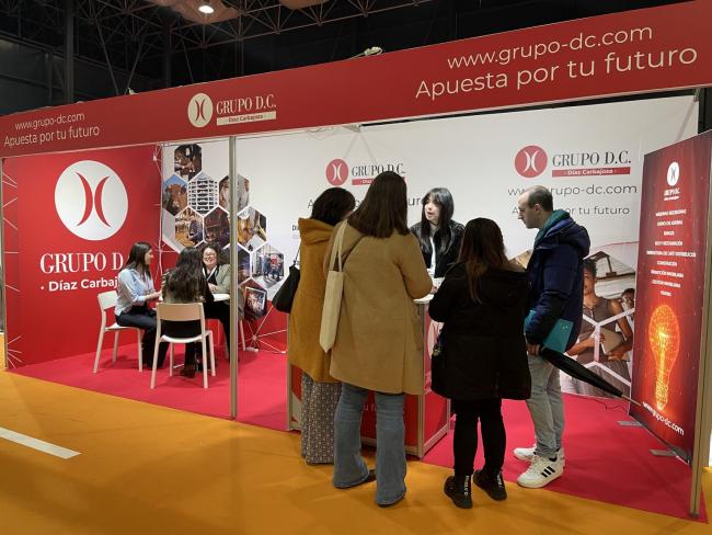Grupo Díaz Carbajosa refuerza su compromiso con el talento universitario en el Foro de Empleo de la Universidad de Oviedo