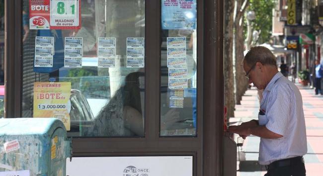 Vendedor de la ONCE en Badajoz Transforma la Calle en Casino, Repartiendo 1.865.000 Euros