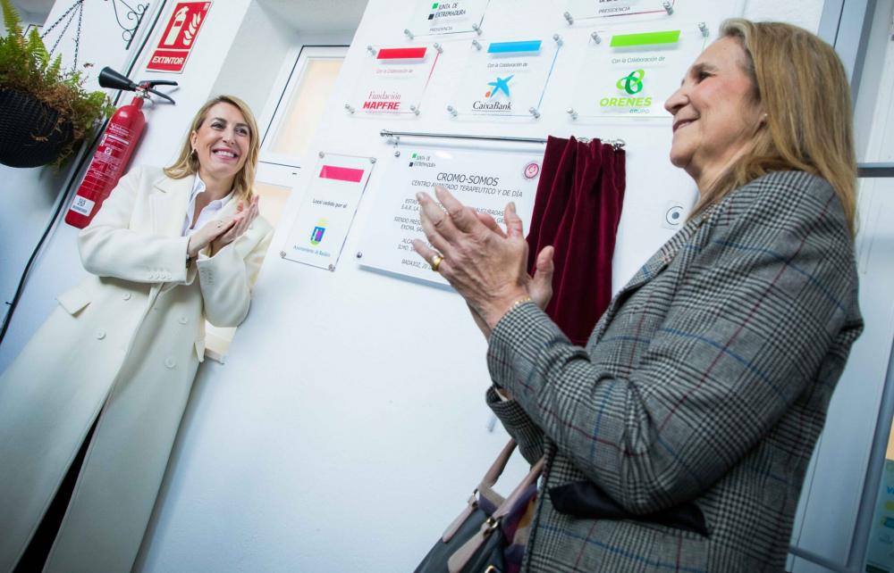Javier López Cerrón, Grupo ORENES, con la Infanta Elena en la inauguración del centro para enfermedades raras 